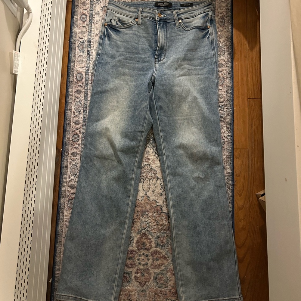 Judy Blue Light Wash Straight Leg Jeans